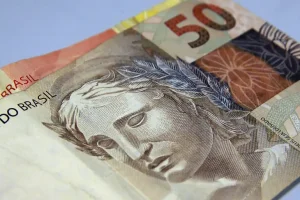 Inflação usada para corrigir salários acumula 4,33% em 12 meses