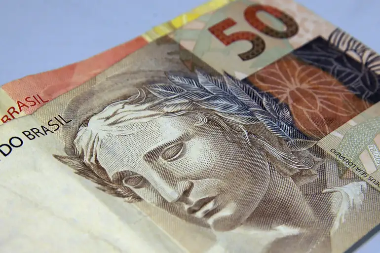 Inflação usada para corrigir salários acumula 4,33% em 12 meses